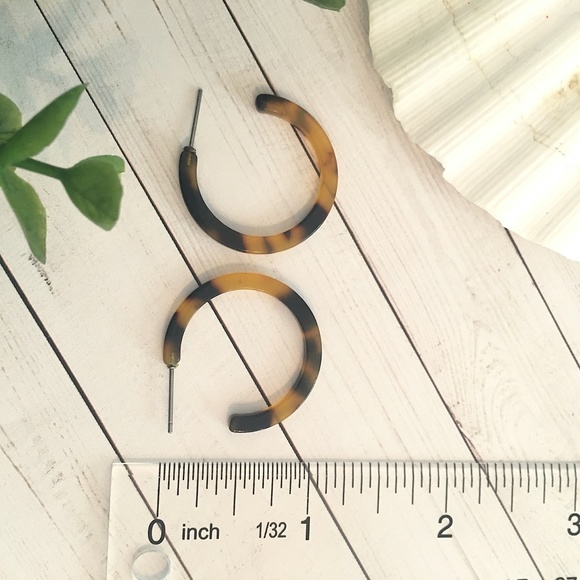 Mini Resin Hoop Earrings (Dark Leopard) - Picture 3 of 3